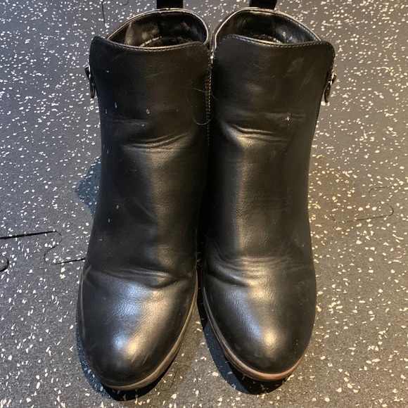 Waterproof black Taxi ankle boots. - Picture 1 of 2
